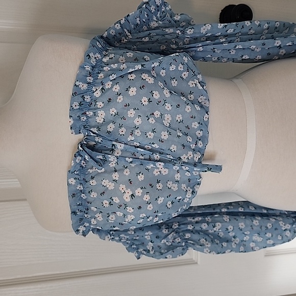 Blue Floral Crop Top with Long Sleeves size S - Picture 2 of 3